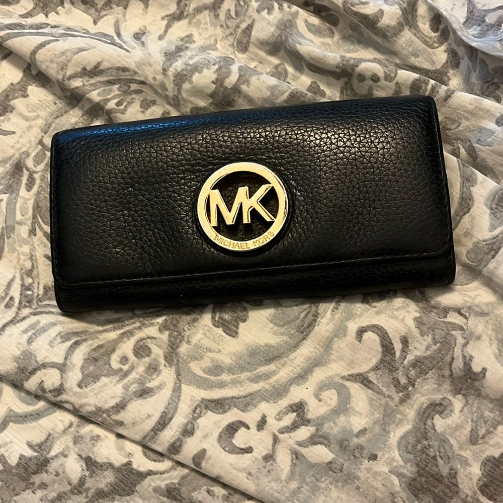 Black Micheal Kors wallet